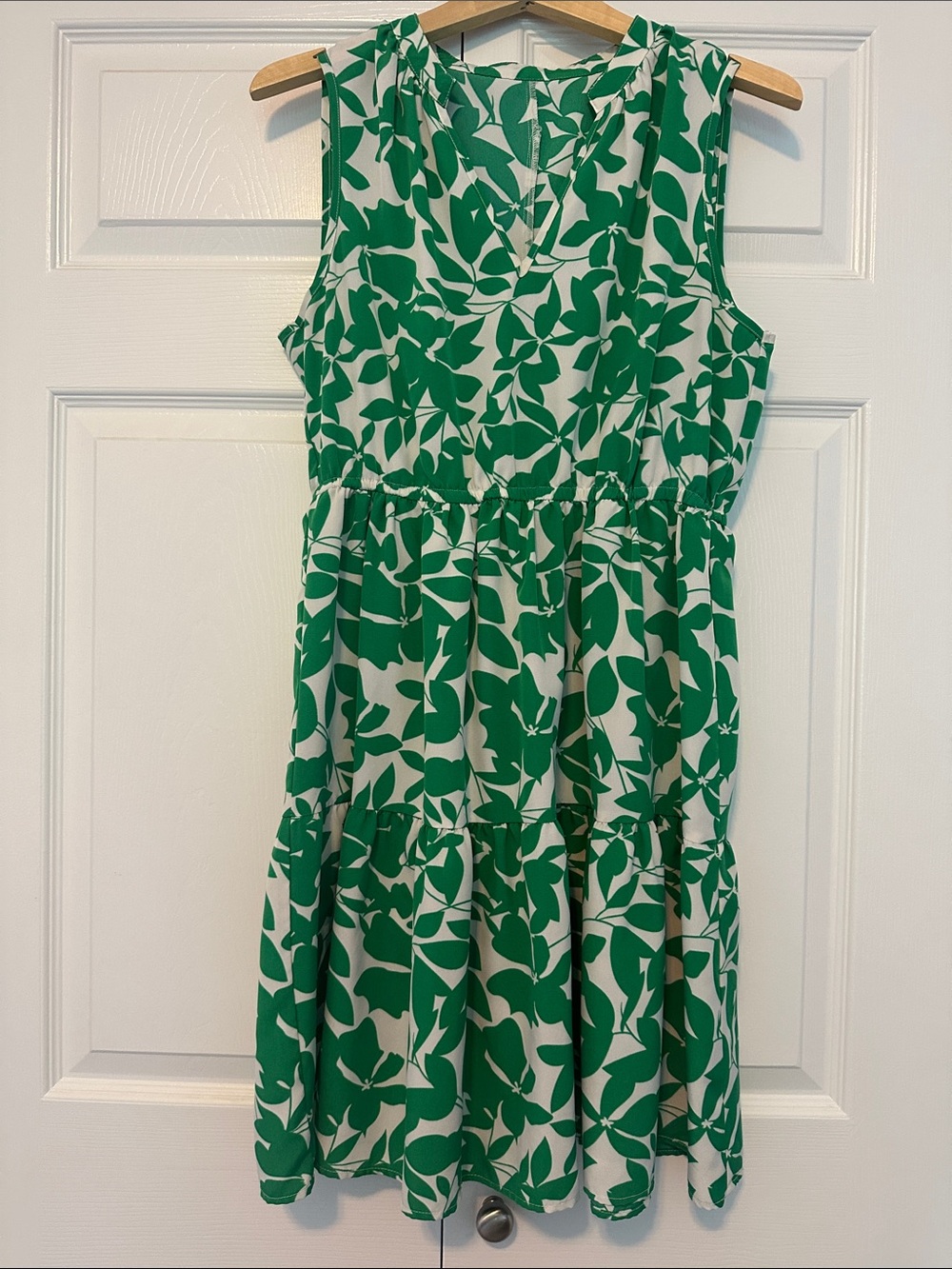 Green and White Leaf Print Sleeveless Dress